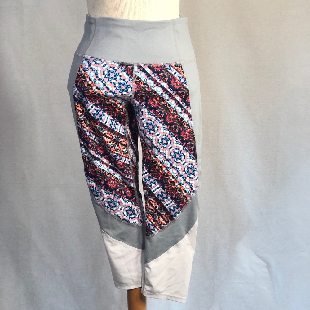 Athleta Capri Leggings Medium Grey & Print EUC